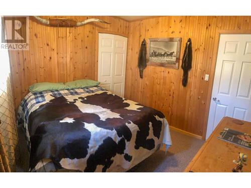 2515 Aberdeen Road, Merritt, BC - Indoor Photo Showing Bedroom
