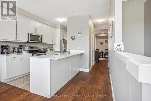 18 - 2070 Meadowgate Boulevard, London, ON - Indoor Photo Showing Kitchen