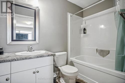 18 - 2070 Meadowgate Boulevard, London, ON - Indoor Photo Showing Bathroom