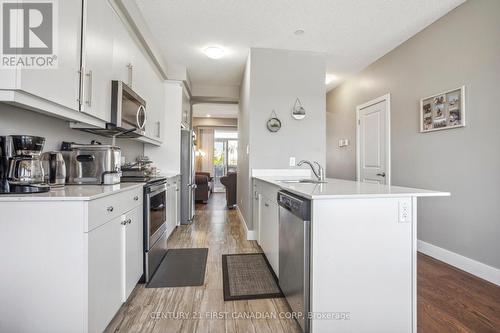 18 - 2070 Meadowgate Boulevard, London, ON - Indoor Photo Showing Kitchen With Upgraded Kitchen