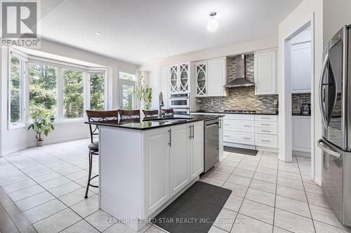 194 Mcgahey Street, New Tecumseth, ON - Indoor Photo Showing Kitchen With Upgraded Kitchen