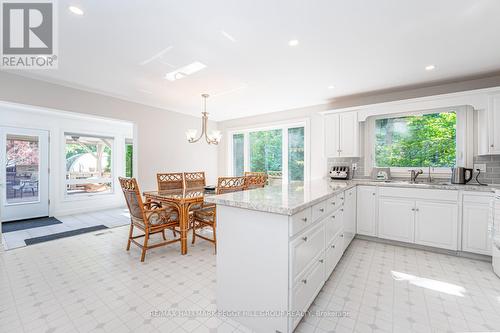 32 Park Trail, Springwater, ON - Indoor Photo Showing Kitchen