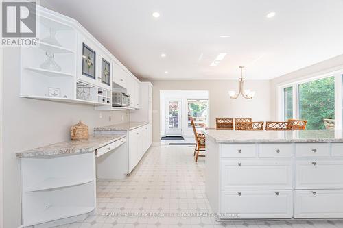 32 Park Trail, Springwater, ON - Indoor Photo Showing Kitchen