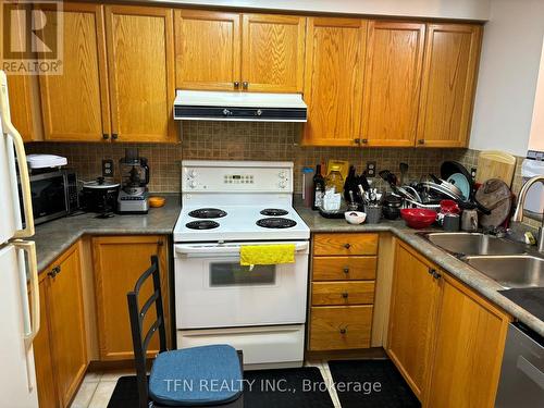 1402 - 2565 Erin Centre Boulevard, Mississauga, ON - Indoor Photo Showing Kitchen With Double Sink