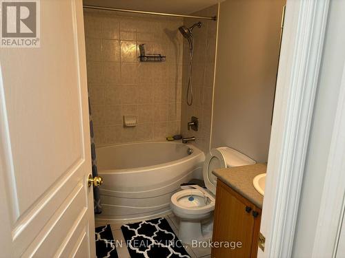 1402 - 2565 Erin Centre Boulevard, Mississauga, ON - Indoor Photo Showing Bathroom