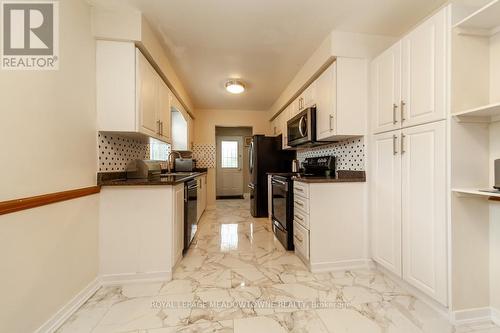 542 Lana Terrace, Mississauga, ON - Indoor Photo Showing Kitchen