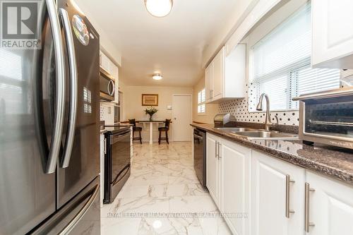 542 Lana Terrace, Mississauga, ON - Indoor Photo Showing Kitchen With Double Sink