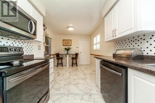 542 Lana Terrace, Mississauga, ON - Indoor Photo Showing Kitchen