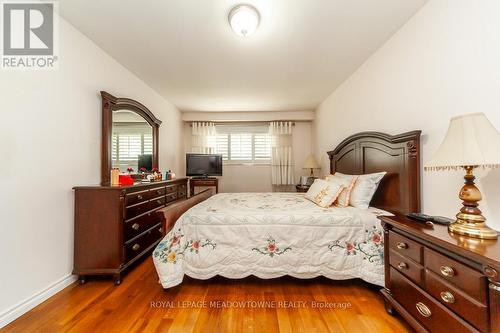 542 Lana Terrace, Mississauga, ON - Indoor Photo Showing Bedroom