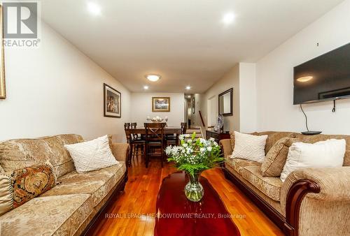 542 Lana Terrace, Mississauga, ON - Indoor Photo Showing Living Room