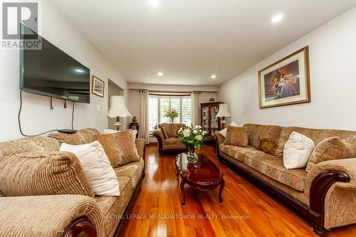 542 Lana Terrace, Mississauga, ON - Indoor Photo Showing Living Room