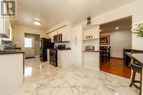 542 Lana Terrace, Mississauga, ON - Indoor Photo Showing Kitchen