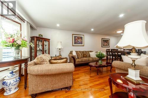 542 Lana Terrace, Mississauga, ON - Indoor Photo Showing Living Room