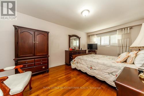 542 Lana Terrace, Mississauga, ON - Indoor Photo Showing Bedroom