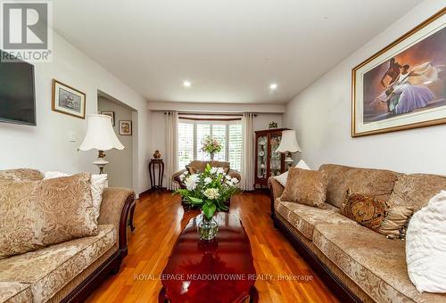 542 Lana Terrace, Mississauga, ON - Indoor Photo Showing Living Room