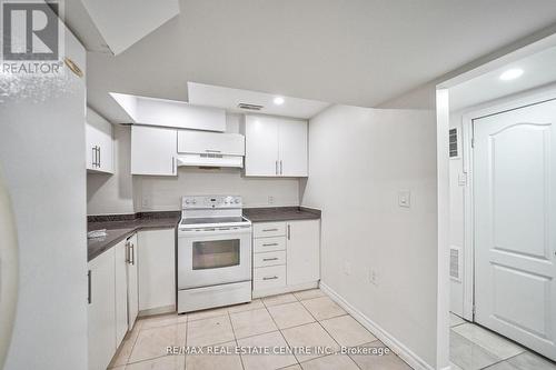 4 Hedgeline Street, Brampton, ON - Indoor Photo Showing Kitchen