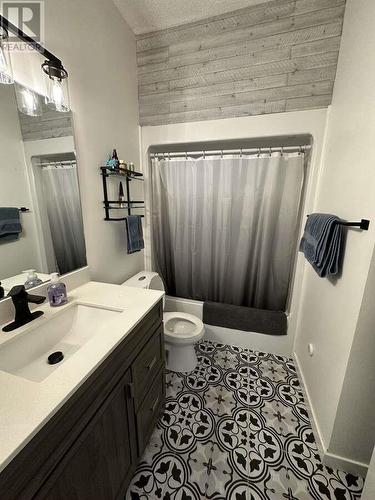 1833 South Lakeside Drive, Williams Lake, BC - Indoor Photo Showing Bathroom