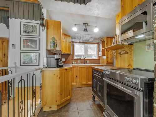 Cuisine - 545 Ch. St-Guillaume, Saint-Donat, QC - Indoor Photo Showing Kitchen