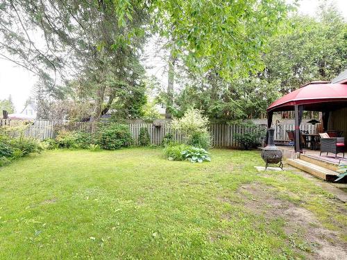Jardin - 104 Av. Desjardins, Saint-Sauveur, QC - Outdoor With Deck Patio Veranda With Backyard