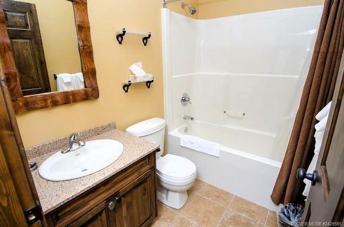 G6-B - 1351 Gerry Sorensen Way, Kimberley, BC - Indoor Photo Showing Bathroom