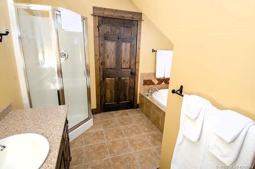 G6-B - 1351 Gerry Sorensen Way, Kimberley, BC - Indoor Photo Showing Bathroom