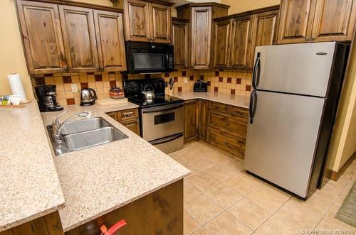 G6-B - 1351 Gerry Sorensen Way, Kimberley, BC - Indoor Photo Showing Kitchen With Double Sink