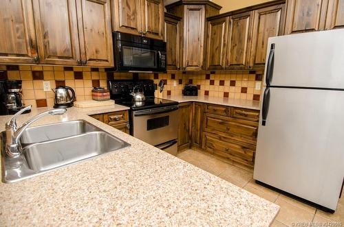 G6-B - 1351 Gerry Sorensen Way, Kimberley, BC - Indoor Photo Showing Kitchen With Double Sink