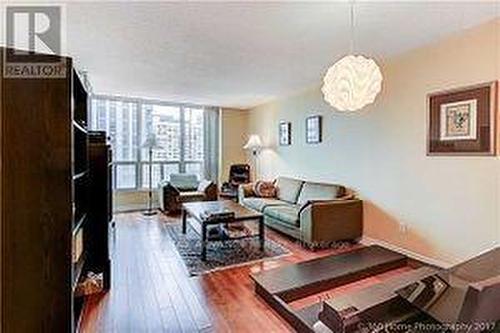 710 - 750 Bay Street, Toronto, ON - Indoor Photo Showing Living Room