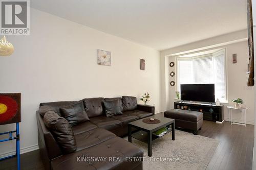 70 - 50 Edinburgh Drive, Brampton, ON - Indoor Photo Showing Living Room