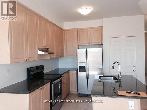 39 Sussexvale Drive, Brampton, ON - Indoor Photo Showing Kitchen With Double Sink With Upgraded Kitchen