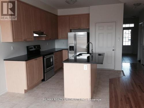 39 Sussexvale Drive, Brampton, ON - Indoor Photo Showing Kitchen