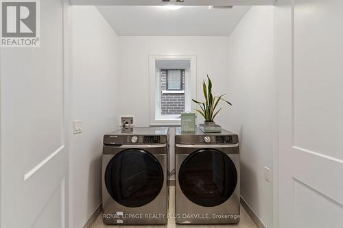 68 Great Falls Boulevard, Hamilton, ON - Indoor Photo Showing Laundry Room