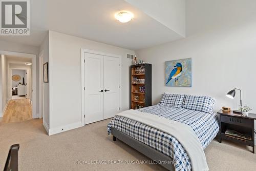 68 Great Falls Boulevard, Hamilton, ON - Indoor Photo Showing Bedroom