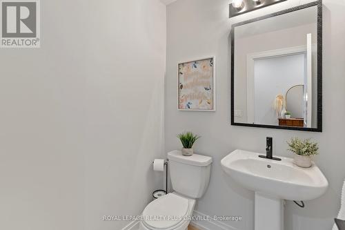 68 Great Falls Boulevard, Hamilton, ON - Indoor Photo Showing Bathroom