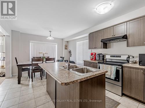 7731 Butternut Boulevard, Niagara Falls, ON - Indoor Photo Showing Kitchen With Double Sink