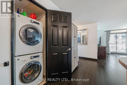 2212 - 156 Enfield Place N, Mississauga, ON - Indoor Photo Showing Laundry Room