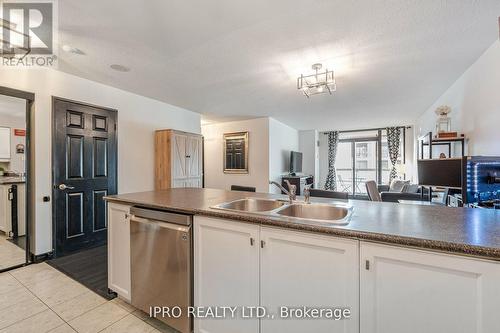 2212 - 156 Enfield Place N, Mississauga, ON - Indoor Photo Showing Kitchen With Double Sink