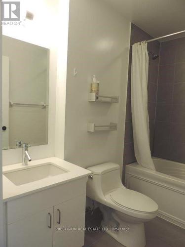 1702 - 426 University Avenue, Toronto, ON - Indoor Photo Showing Bathroom