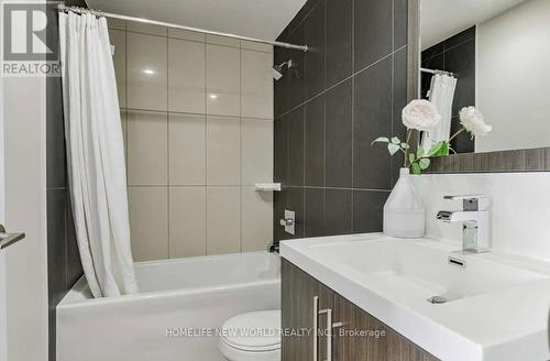 3317 - 5 Sheppard Avenue E, Toronto, ON - Indoor Photo Showing Bathroom