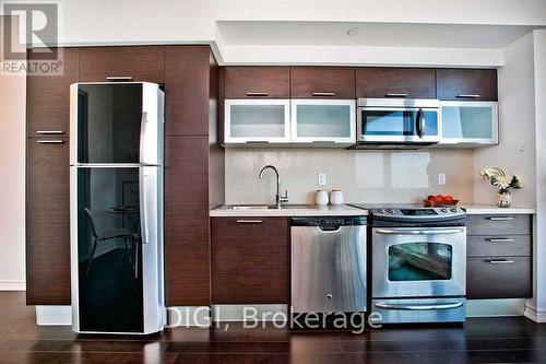 3106 - 386 Yonge Street, Toronto, ON - Indoor Photo Showing Kitchen With Upgraded Kitchen