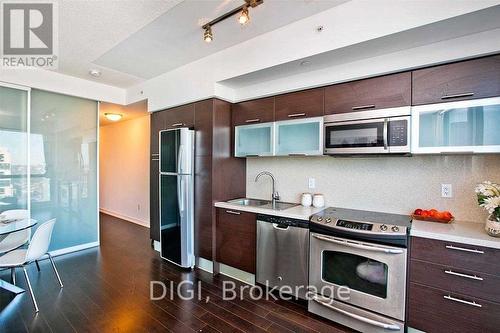 3106 - 386 Yonge Street, Toronto, ON - Indoor Photo Showing Kitchen With Upgraded Kitchen