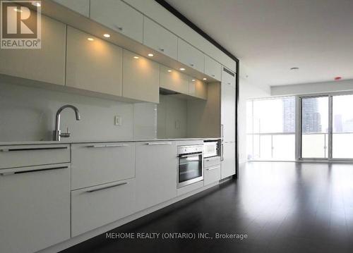 3810 - 15 Grenville Street, Toronto, ON - Indoor Photo Showing Kitchen