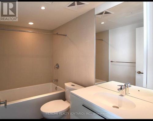 3810 - 15 Grenville Street, Toronto, ON - Indoor Photo Showing Bathroom
