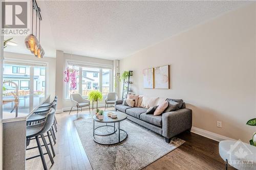 279 Livery Street Street, Ottawa, ON - Indoor Photo Showing Living Room