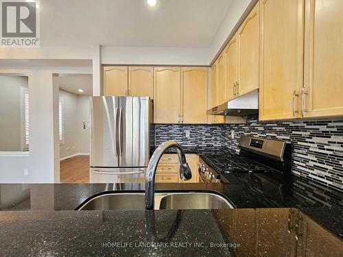1310 Galesway Boulevard, Mississauga, ON - Indoor Photo Showing Kitchen With Double Sink With Upgraded Kitchen
