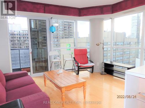 2309 - 25 Carlton Street, Toronto, ON - Indoor Photo Showing Living Room