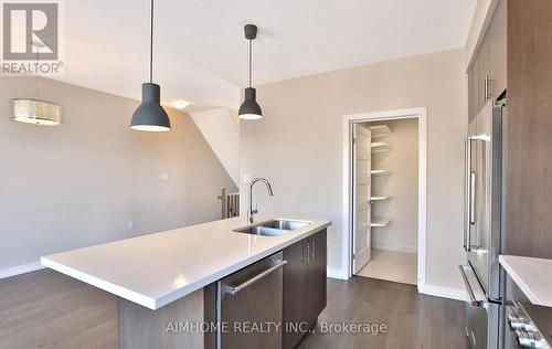 18 - 3026 Postridge Drive, Oakville, ON - Indoor Photo Showing Kitchen With Double Sink With Upgraded Kitchen