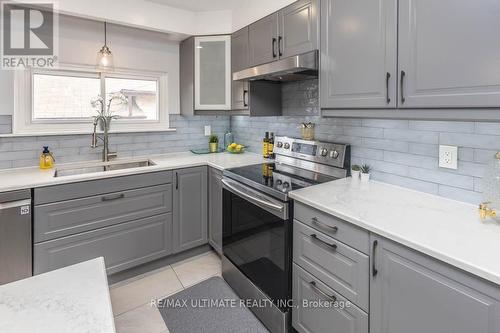 816 Eaglemount Crescent, Mississauga, ON - Indoor Photo Showing Kitchen With Upgraded Kitchen