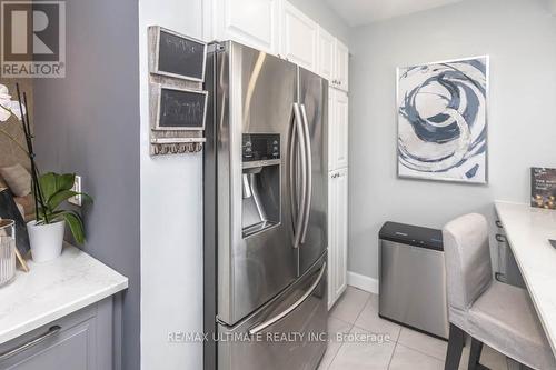 816 Eaglemount Crescent, Mississauga, ON - Indoor Photo Showing Kitchen