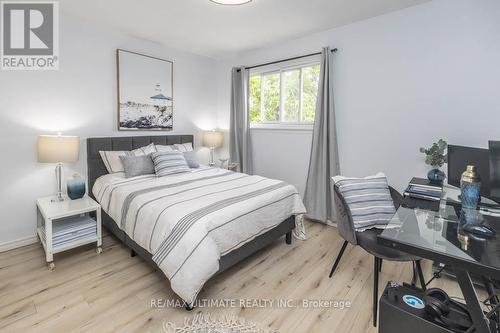 816 Eaglemount Crescent, Mississauga, ON - Indoor Photo Showing Bedroom